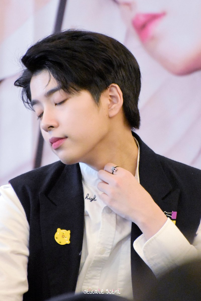 _delicatescent_ tweet picture