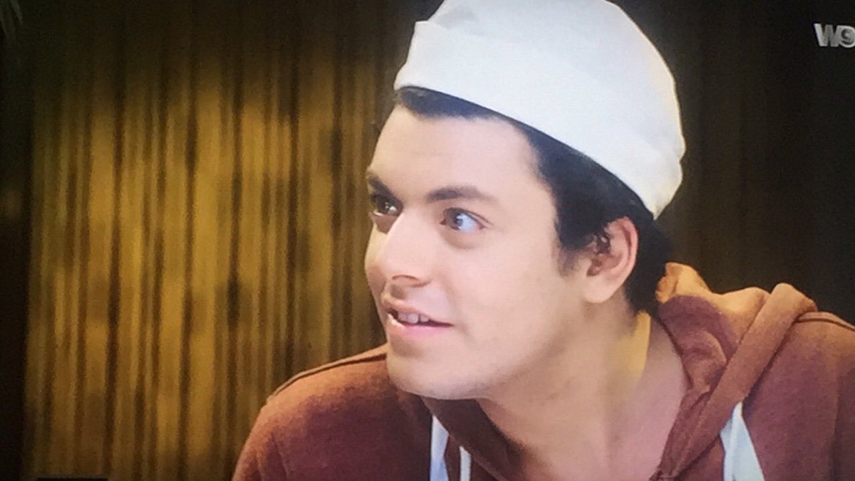Mini_Giirl's tweet photo. Devant #SODA ça faisait longtemps que j'avais pas revu d'épisodes ça fait plaizz 🙂 👍 @kevadamsss https://t.co/vOcjb26QJQ