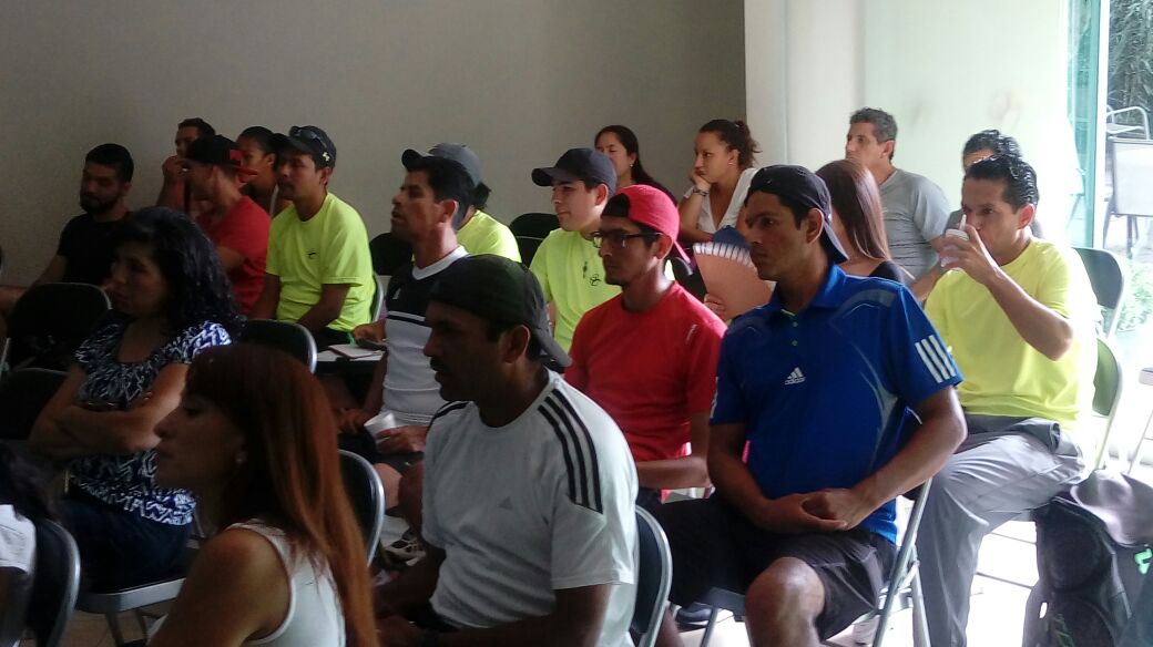CODEJalisco3's tweet photo. Entrenador Walter Gómez impartió conferencia como parte de las capacitaciones de Code a entrenadores de clubes privados #ClubDeLaColina https://t.co/sRE0ZOYA2w