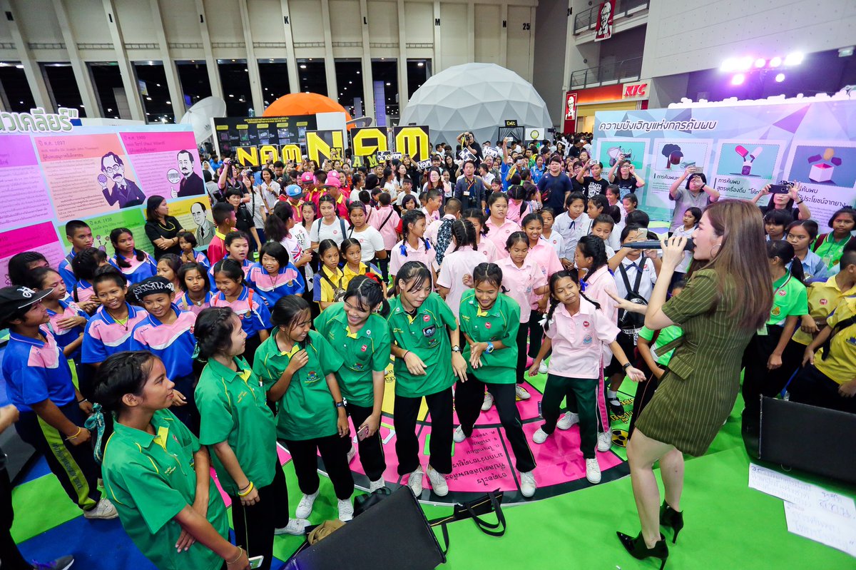 nuclear_pr's tweet photo. น้ำ af11 #Leenam กับกิจกรรมความบันเทิงในบูธของ #สถาบันเทคโนโลยีนิวเคลียร์แห่งชาติ น้องๆสนุกพี่น้ำก็สบายใจ #nst2017 https://t.co/U4FTmLCjo9