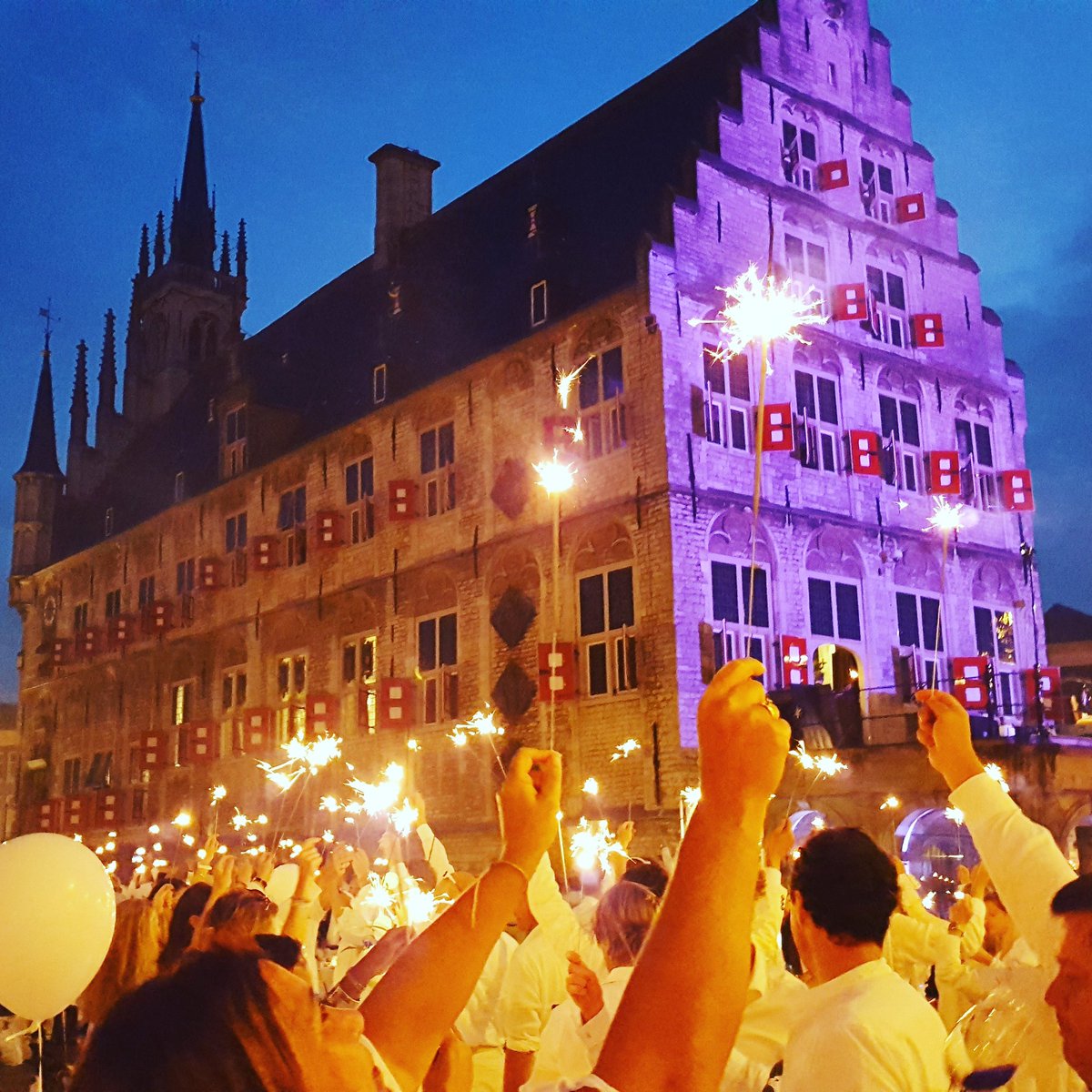 WomanInvest's tweet photo. Diner en Blanc #deb17 Wat een goed feestje was dit! Zo jammer dat het alweer afgelopen is, helaas.... :(
https://t.co/lzZ5FjmQPv https://t.co/K3avrdjmBd