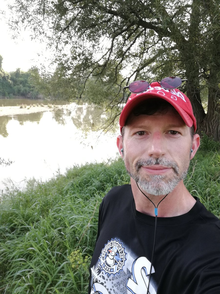 dieselRuns's tweet image. Avon trail thrash today but still managed to avoid a slug crossing the trail. All things have a place. #RunStrong #SaveTheSlugs #GoRarebits