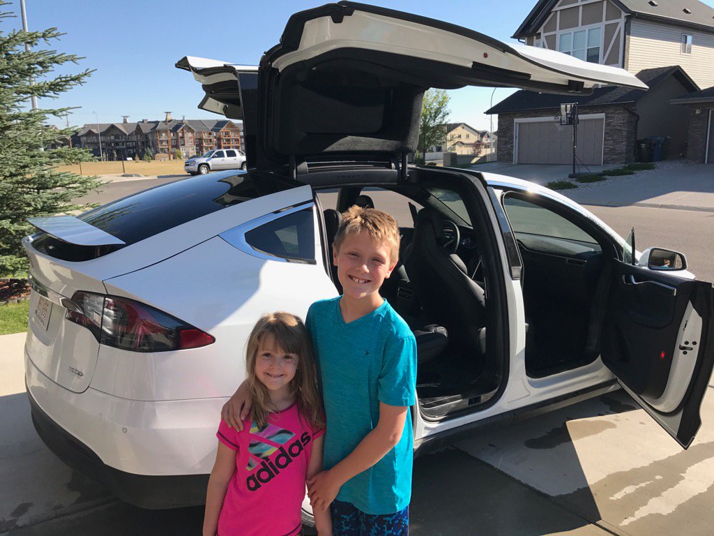 rlperry's tweet image. Got to drive the Tesla X today, very cool