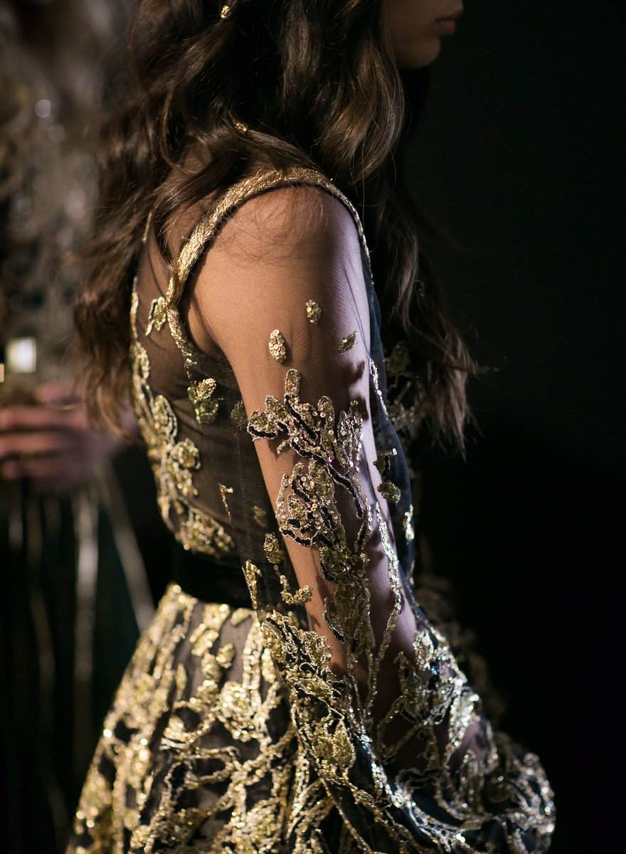LeLuxury's tweet photo. RT @ElieSaabWorld: Couture rรชverie in hues of black & gold #ATaleOfFallenKings https://t.co/ddGLNyCSYs #ootd #luxury #gold