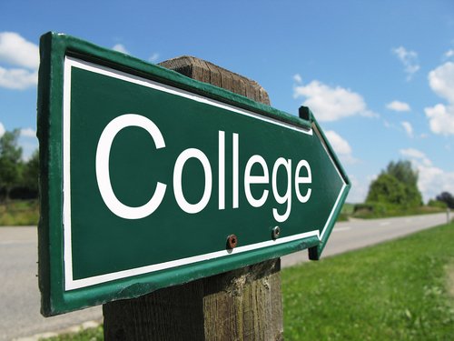 IStopBadGuys's tweet photo. On Now: How to keep your college student safe online at college. https://t.co/WhLp4LgP7z https://t.co/bP8AJYp21A
