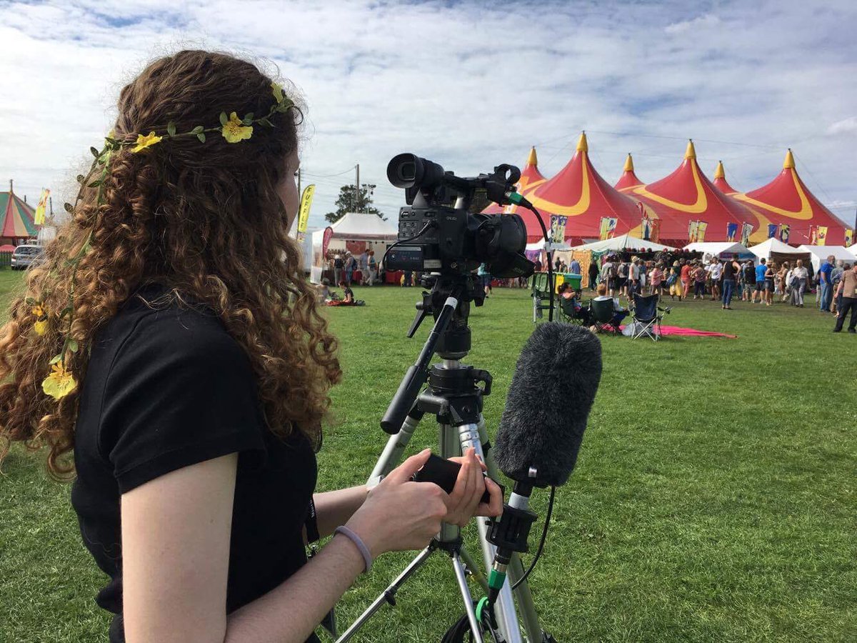 IsabelGarriock's tweet photo. Getting into the festival spirit whilst filming the Village Stage #Shrewsbury #shrewsburyfolkfestival #folk #festival https://t.co/LG3iDspOpc