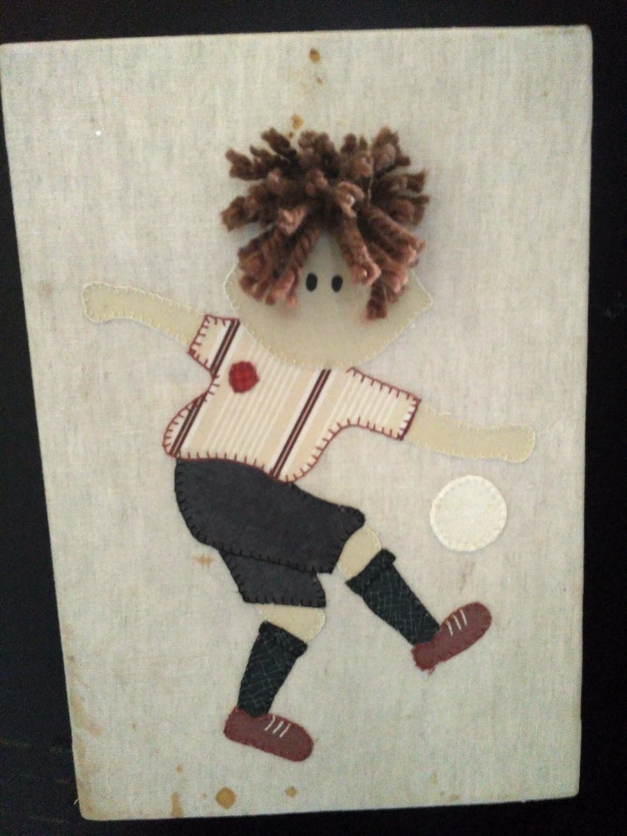 julia_mas's tweet photo. Fent un #cafè a Es Far d'Artrutx #Menorca aportació per #projectewc reproduint #esterotips #sexistes: ella fútbol, elles saltar a corda https://t.co/OtsvgIkRRX