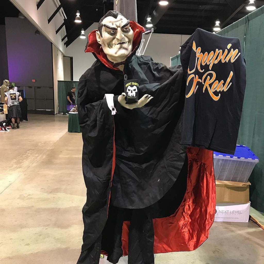 hauntshirts's tweet photo. Please take a moment to give some love to Haunt Shirts newest employee! #hauntshirts #firstday #employee #workingh… https://t.co/6Nx2JnZ0G0 https://t.co/oGSGfFojO9