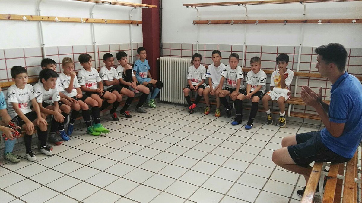 EFSANMIGUEL2003's tweet photo. ⚪ BENJAMÍN PRIMERA ⚫ | Mañana comienzan nuestros peques su pretemporada en la que disfrutarán de la vuelta de nuestro mister @JoaquinRF7 👏 https://t.co/fMsdH47ARj