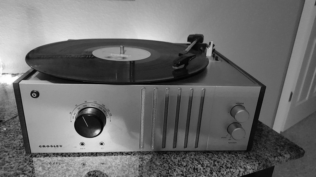 madbeezy's tweet photo. Photo By Koll Hoffmann | Unsplash 
 #electronicmusic #dancing https://t.co/zdJaCWmOQS