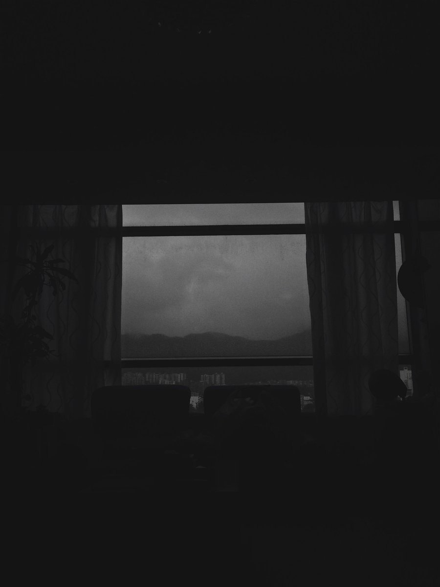 LMlovesPhotos's tweet photo. Gloomy day = Lazy day
#blackandwhitephotography #photography #hk #hongkong #weather #typhoon #follow #like #rain #cloud https://t.co/qt1mbeXAeY