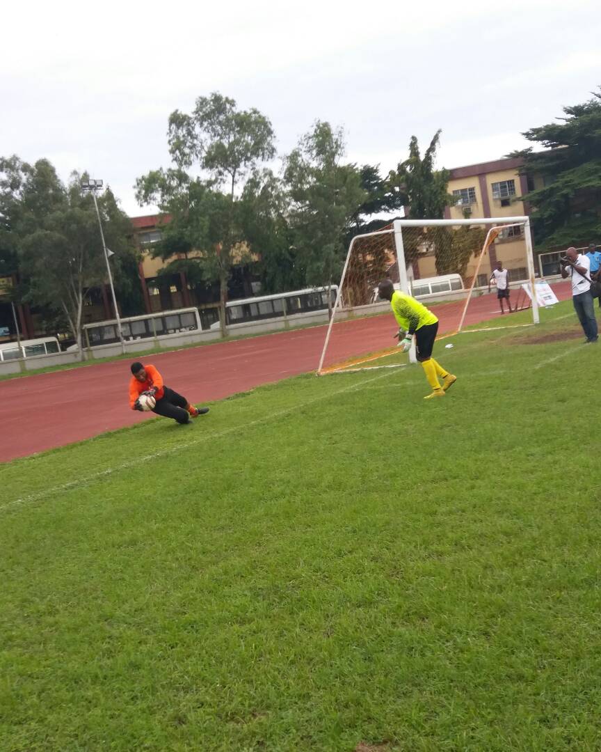 DemolaExpoze's tweet photo. Tournament Ambassador, @Peter_Rufai warms up for the Peter Rufai Challenge. #2017RC3 https://t.co/ADLtk7r3Rc