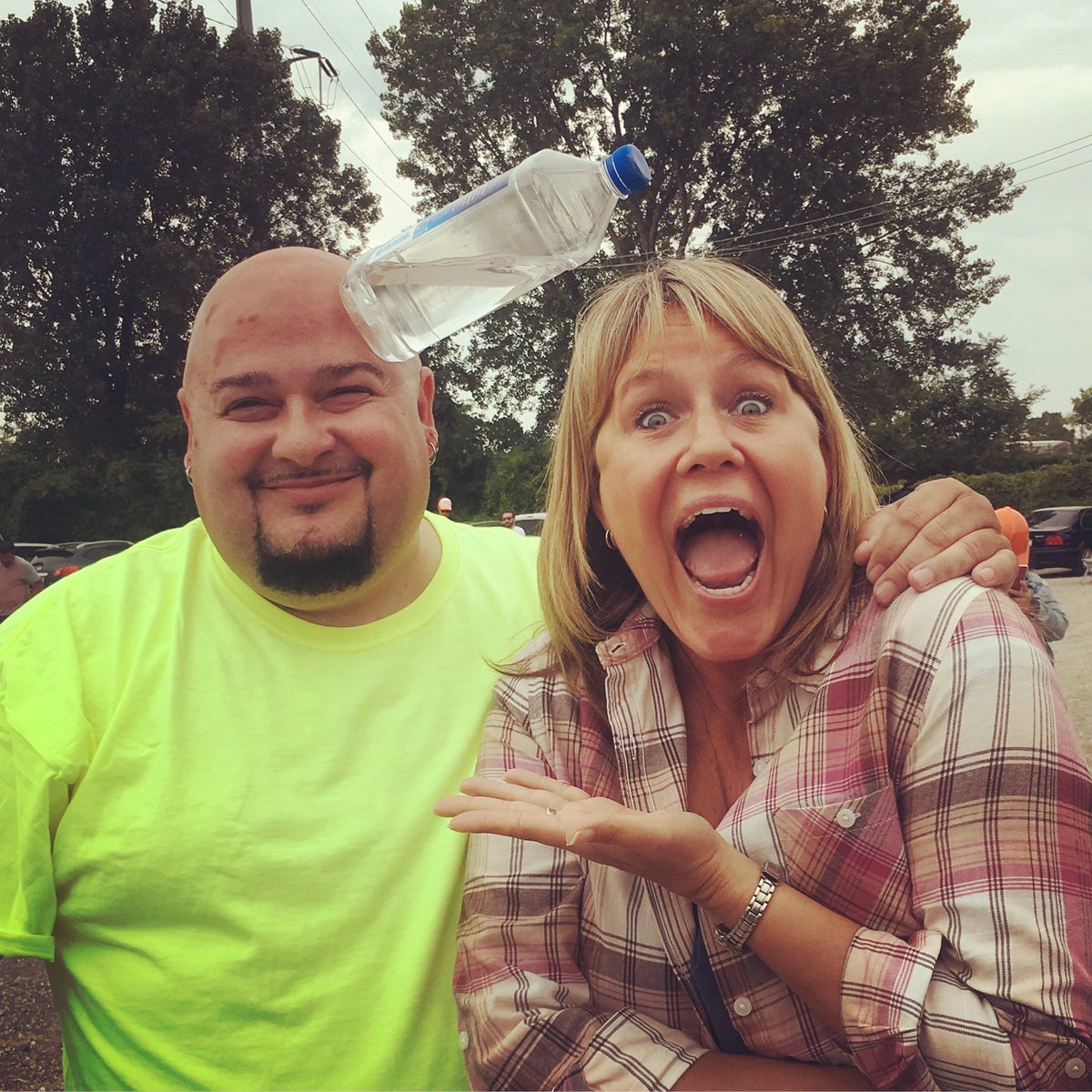 PattiHonacki's tweet photo. Hanging out on set with @Canhead69 in #Chicago #canhead #canheads #stupidhumantricks #stupidhumantrick #fijidoesntcomeinacan https://t.co/tdEOinCIqN