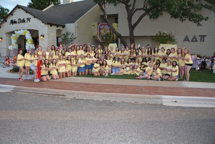 texastechadpi's tweet photo. WELCOME HOME to our beautiful new Alphas and our Rho Gammas! Alpha Delta Pi has never felt more complete!! 💎🦁
#TechRec17 #BidDay #TechADPi https://t.co/xC1530xL3U