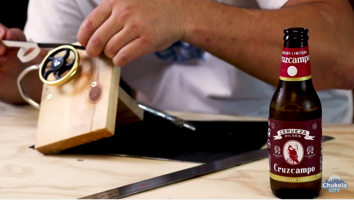 ChukelaCity's tweet photo. En nuestro último vídeo nos tomamos una @Cruzcampo Claro!! Es que #SomosDeBarra ! Aquí os lo dejamos https://t.co/LI0XZoRpRI https://t.co/y2ukwQpW8O