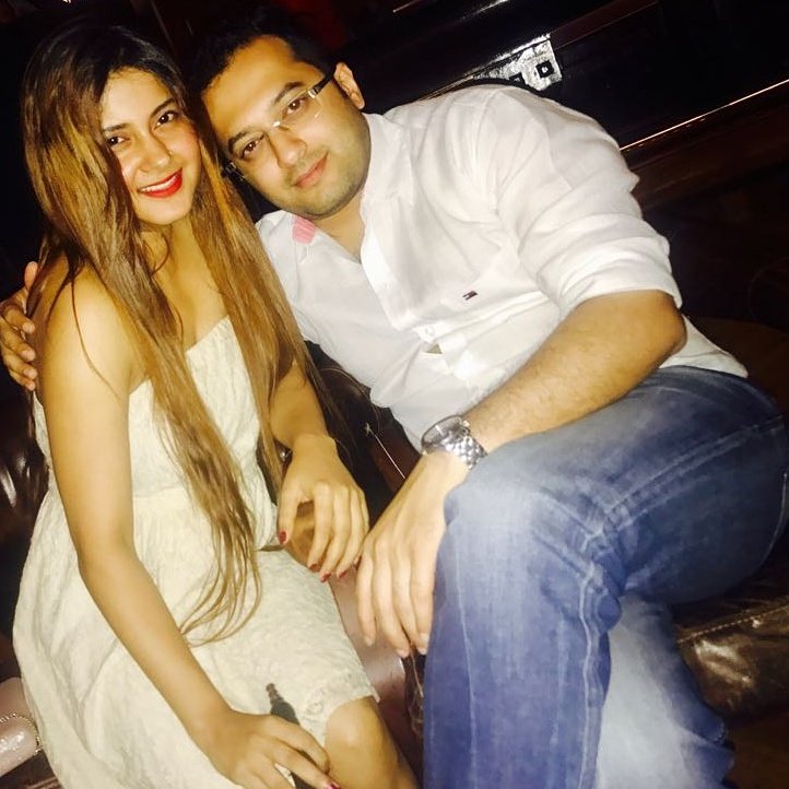 talksassybaby's tweet photo. Random, non posey ๐
At #masterofmalts #NewDelhi
#talksassy #OOTT #fashionblogger https://t.co/ZSGrrGTAyE