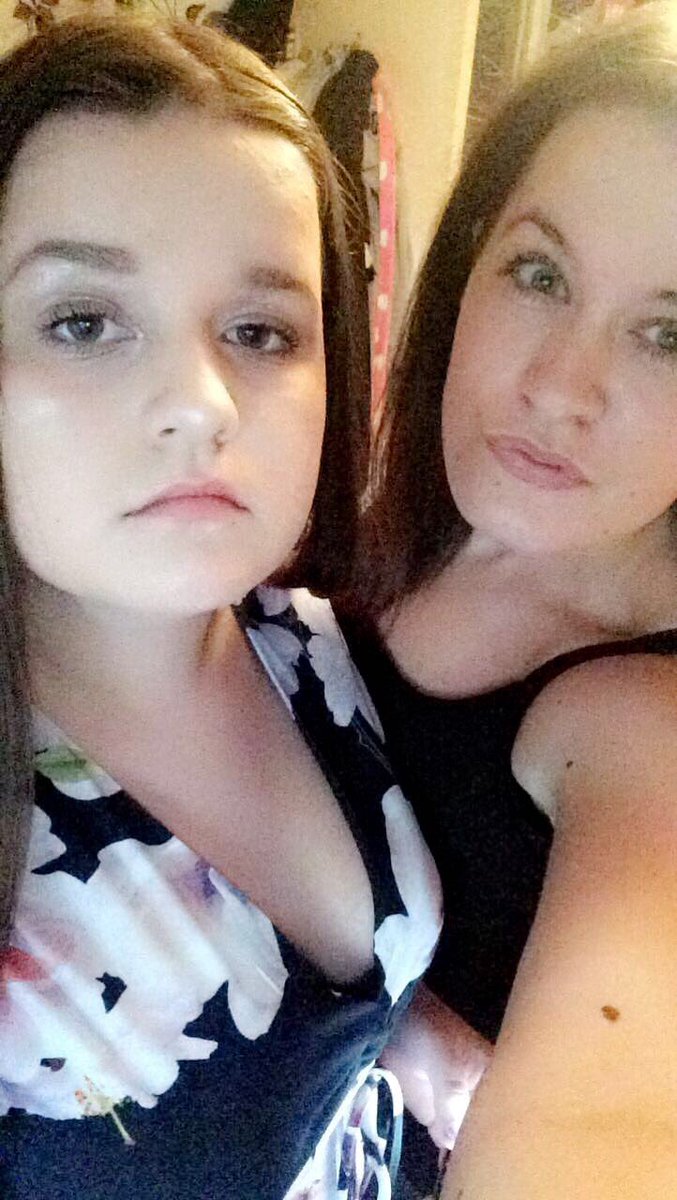 shannonlongx's tweet photo. @aoifesteeler : Shan do we have to take a selfie...
Me: yes we do....now let me do one alone too....!
#MiniMe #Longys 💃🏻🍹✌🏻✨💖 https://t.co/HSnhHcb7MX