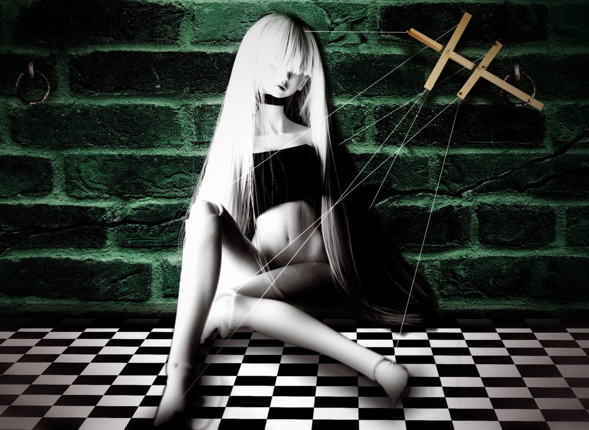 puppet_party_'s tweet photo. +2차 홍보

"넌 여기에 왜 오게된거야?"

*낡아서 버려졌거든

"이곳은 어때? 마음에 들어?"

*...

*죽고싶어

03 / 2주 / 극시리 / 트커 / 조사, 흑막 / 몰살? 탈출? / 글, 그림
⚠잔인한 부상, 시체훼손, 고어, 사망⚠ https://t.co/SypqouRdGy