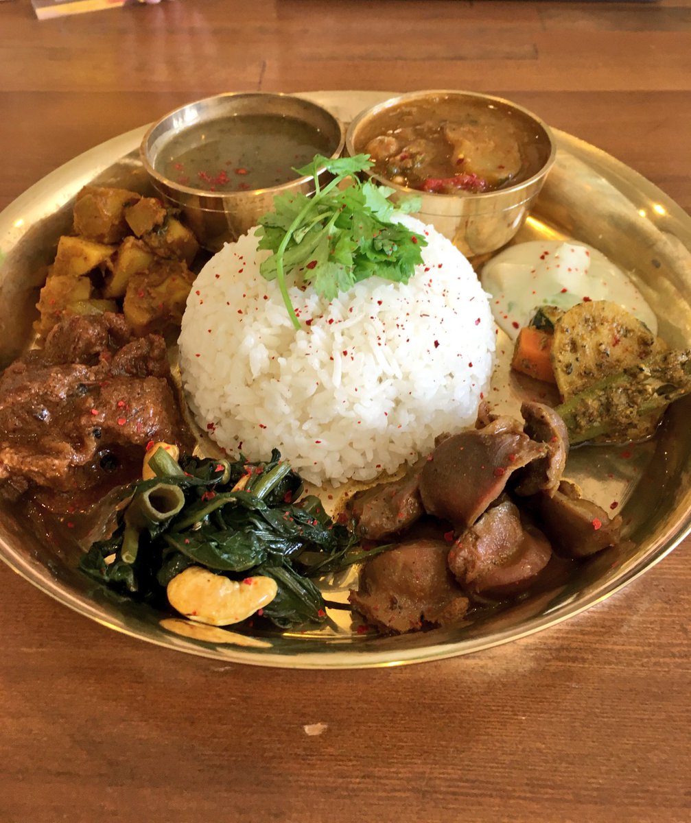cha_ga_ma's tweet photo. あかつのガネーシャ
『コラボカレープレート』
"ガネーシャ"テイストいろいろ😋いつもの"あかつ亭"より辛さ・スパイス感多めの力強い味わい😆 https://t.co/UeaMCZtlm3