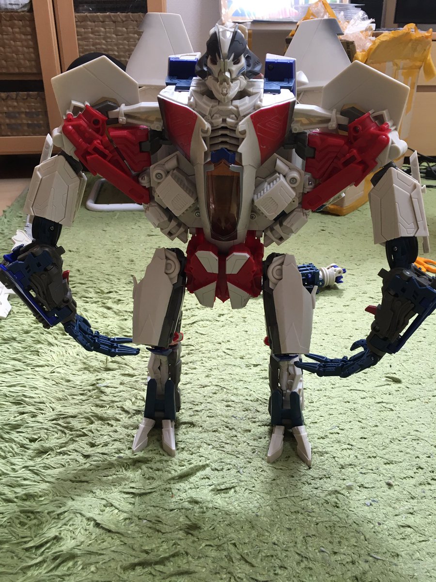 TFopmegabumble's tweet photo. 人生初の塗装してみました！
そして憧れのエイリアンタトゥーも付けました
リーダークラスのスタスクを参考にしてみました！
塗装のムラがあったりと色々とまだまだですが塗装楽しかった😊 https://t.co/ToKUzMtYDi