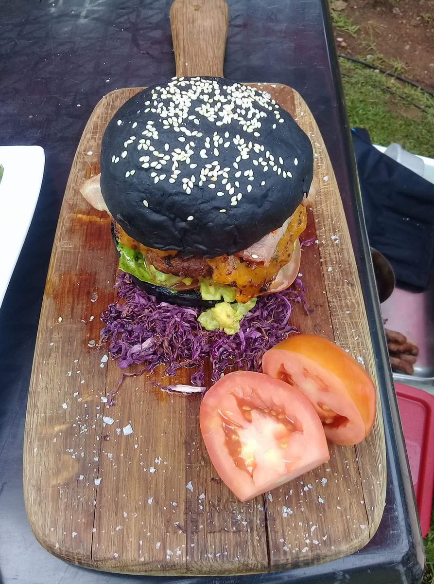 uTshepo_K's tweet photo. This is what Dj Subz is having for lunch #Stoep992 https://t.co/fDFDYRadCq