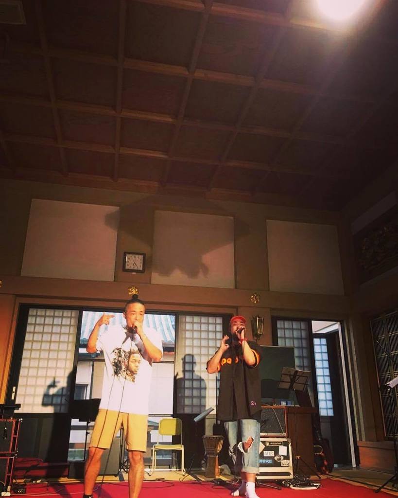 m2imb898's tweet photo. 幡勝寺さん本堂にてLIVE。
大人の夜市、良い雰囲気でした。
ご近所さん達もたまたま見てくれて、皆んなの笑顔が素敵でした。
なーむー🙏🏼
・
#今治 #OKAWARI #大人の夜市
#Music #M2 #M2IMB #寺 https://t.co/H60xhSaqPN https://t.co/6WsmXIvVhk
