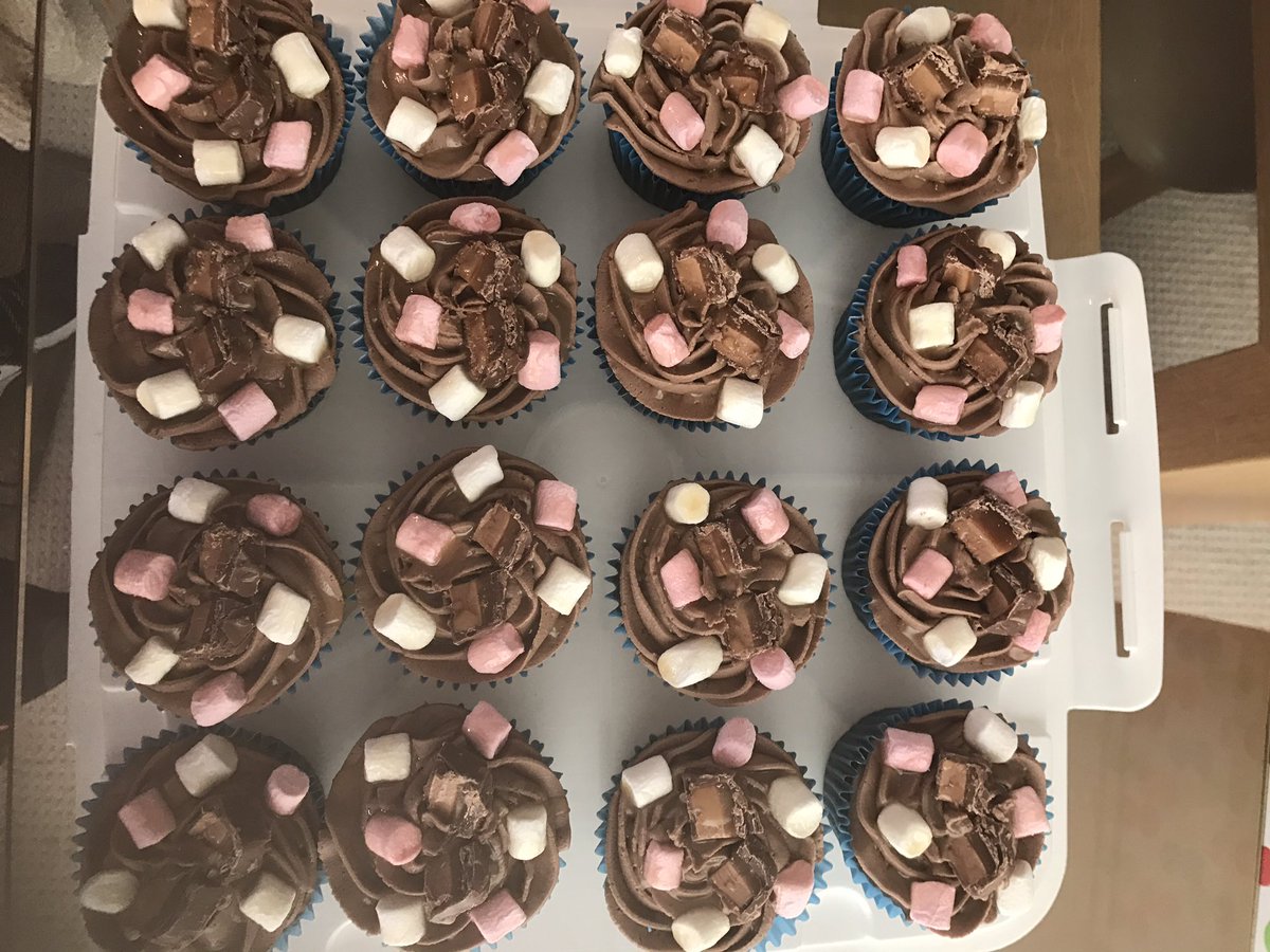 Can't do a fun day without some cupcakes ☺️☺️ <a href="/MarkCash15/">Mark Cash</a> <a href="/GreatOrmondSt/">Great Ormond Street Hospital for Children</a> <a href="/WeAreSUGM/">WeAreSUGM</a>