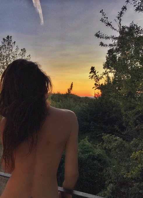 Perch&eacute; ogni tanto bisogna anche farsi due risate 😜 https://t.co/XIOYkDX5CC