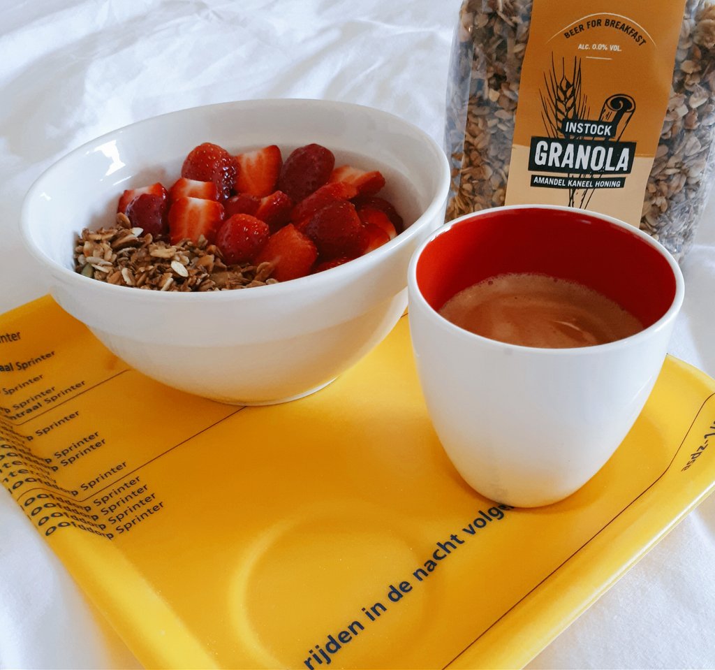 Lkeetels's tweet photo. Heerlijk ontbijtje met granola van gered bierbostel @INSTOCK_NL en dit toffe NS dienstblaadje @VerdraaidGoed #CircularSummerTip 27 https://t.co/VnRmzPmAmt