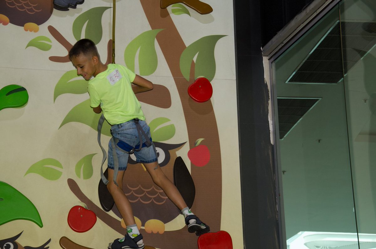 MultiKultiBG's tweet photo. (Bulgarian and refugee) kids just wanna have fun! @ Funtopia Sofia --> https://t.co/nFjLiO1S0W https://t.co/5q5564Mrgf