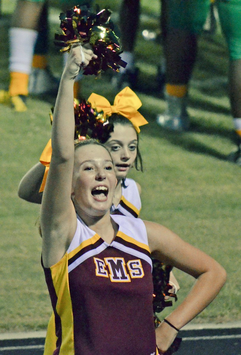 DeonCranford's tweet photo. #CheerNight #richmondraiders #ellerbewildcats https://t.co/J0H0ZTVXrx