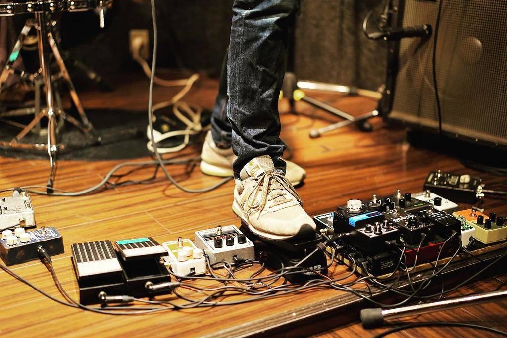 imahoriGuitar's tweet photo. 足元👟
#newbalance996 #newbalance #tbcfx #vibemachine #kardian #robotalk #electroharmonix #ringmodulator #pog #strymo… https://t.co/6L1kyg9BLc https://t.co/sEIRG7mxIC