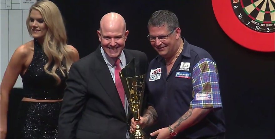 livedarts's tweet photo. Your 2017 Perth Masters champion - @GaryAnderson180! ππ #PerthDarts https://t.co/d8OxwSyYXc