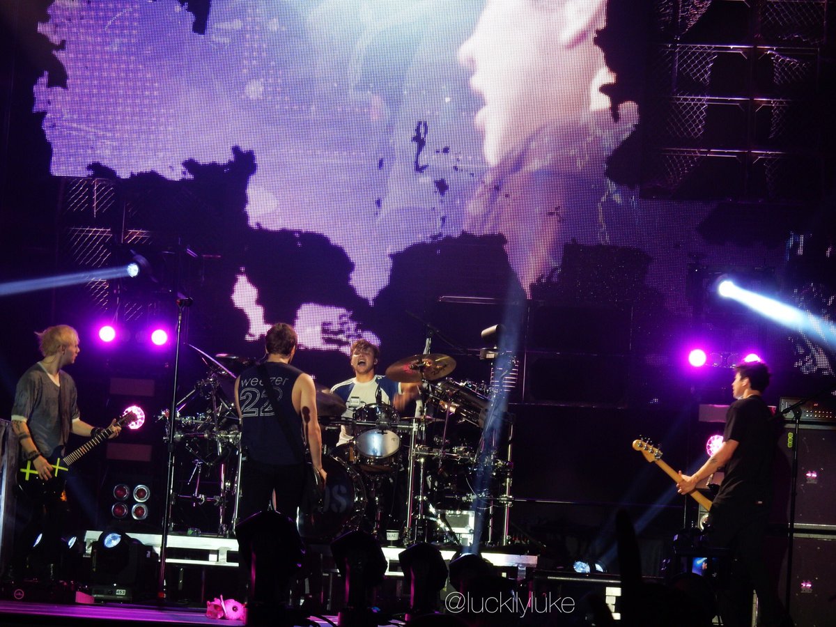 luckiIyluke tweet picture