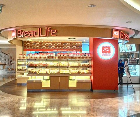 BreadLifeBakery's tweet photo. Take your pick... So many delicious breads to choose from #BreadLifeBakery https://t.co/zwRDbEFgZX