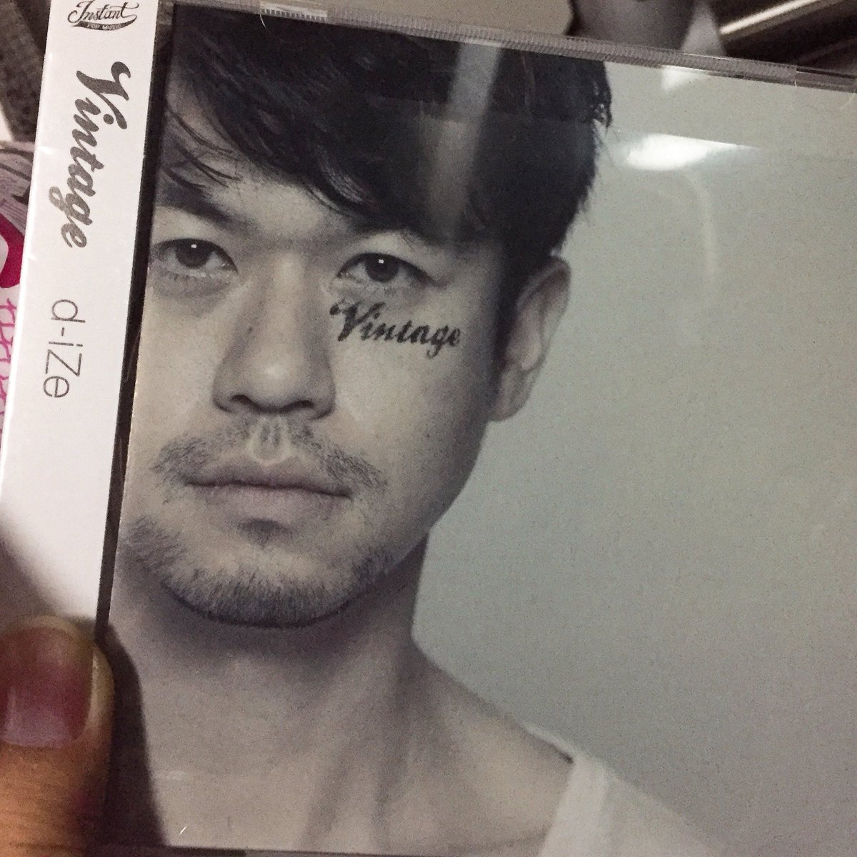 efks5's tweet photo. 今から一緒にライブに行くお友達に
このアルバムの魅力を伝えに行く
あわよくば…
買って……も、らう
まってろーーーー🏃🏃
#dizepop 
#vintage https://t.co/QpS9NKJBsm