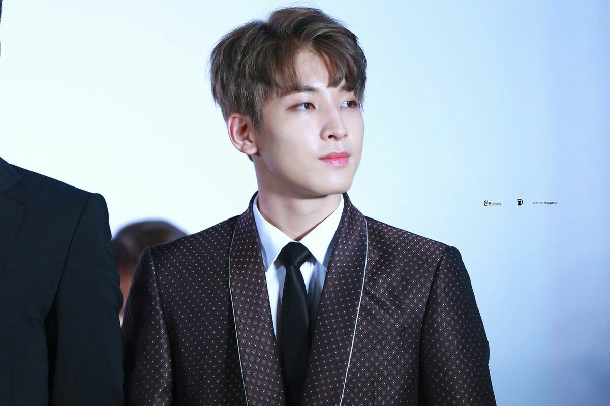 @descpacito @INN0UCNC "Kepada kedua mempelai dimohon untuk menghadap saya selaku Priest. Lalu dimohon untuk para tamu undangan tetap tenang karena +