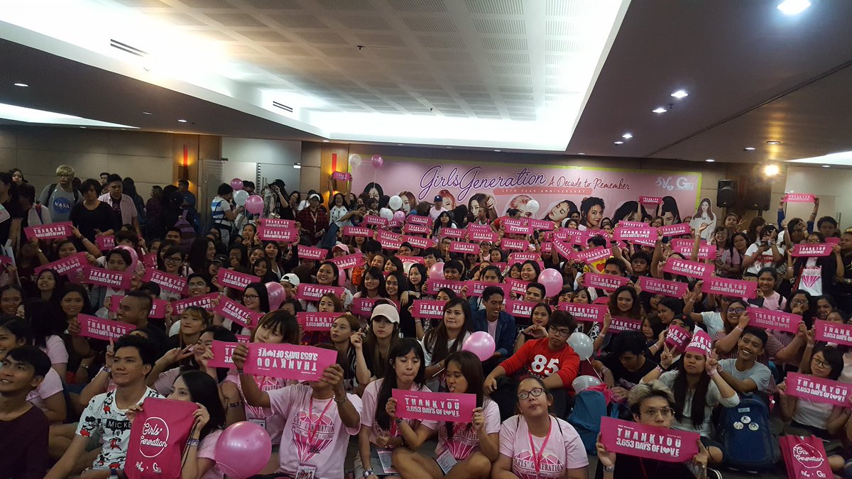 RickSNSD's tweet photo. Awesome day. #DecadetoRemember Thank you #PHSONE #GG10PH. All for the love of @GirlsGeneration Thank you #GGPH #SSFPH. Awesome bunch y'all. https://t.co/x1rycSdF53
