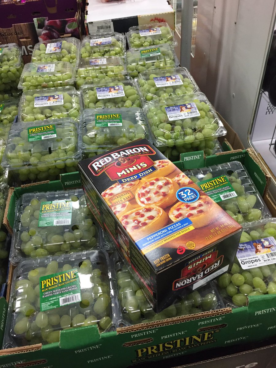 Feazel26's tweet photo. Because I work in Produce, I have developed a keen eye and am able to spot when things are in the wrong place at a single glance. Can you? https://t.co/cGvvyqmoil
