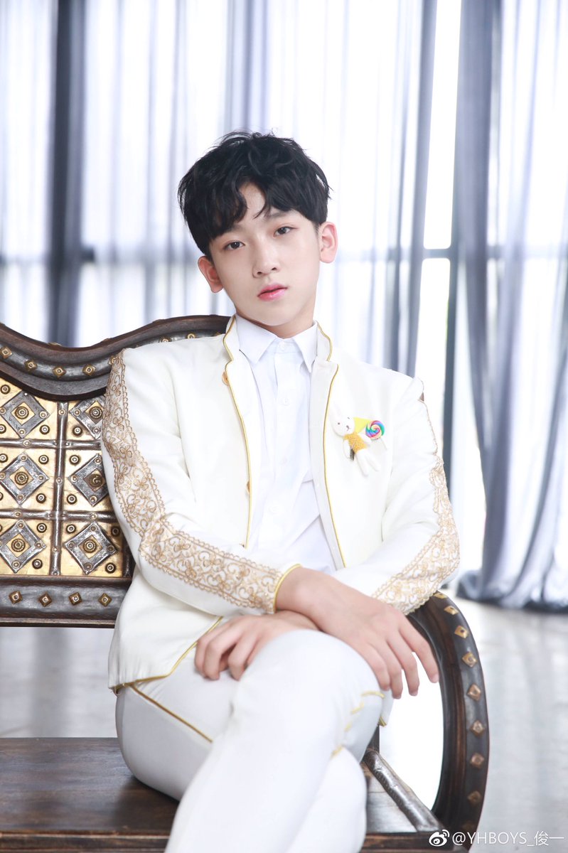 JunyiYHBoys's tweet photo. Yesterday's dress code, black and white.
Thank you everyone for all your support.
Let's start of the new season with more energy! https://t.co/N2bOvzh8hL
