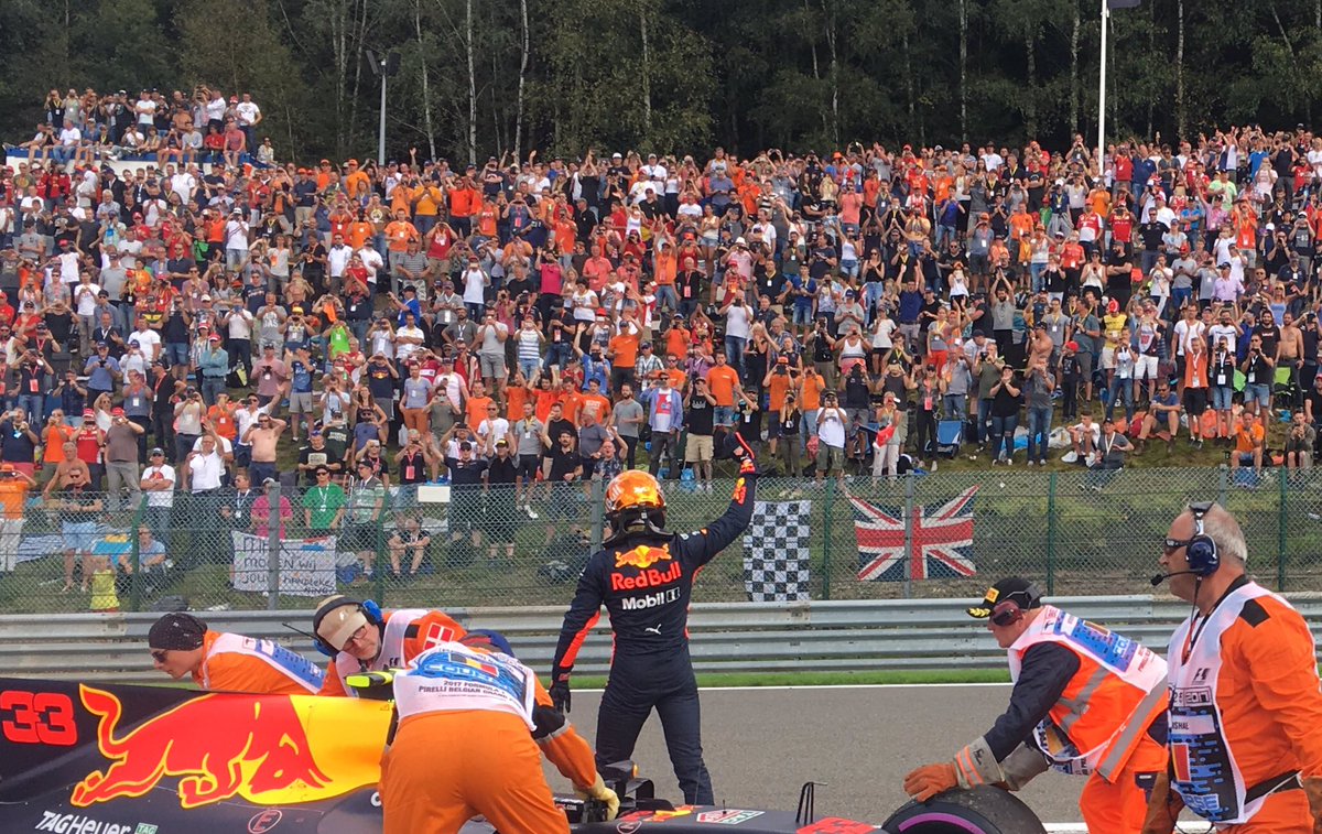 Diioon's tweet photo. Wanneer zit alles eens een keer mee met Max?! Wel leuk dat 'ie recht voor m'n neus z'n wagen stop zet..😅🇳🇱🇳🇱 https://t.co/yULrnhwtOg