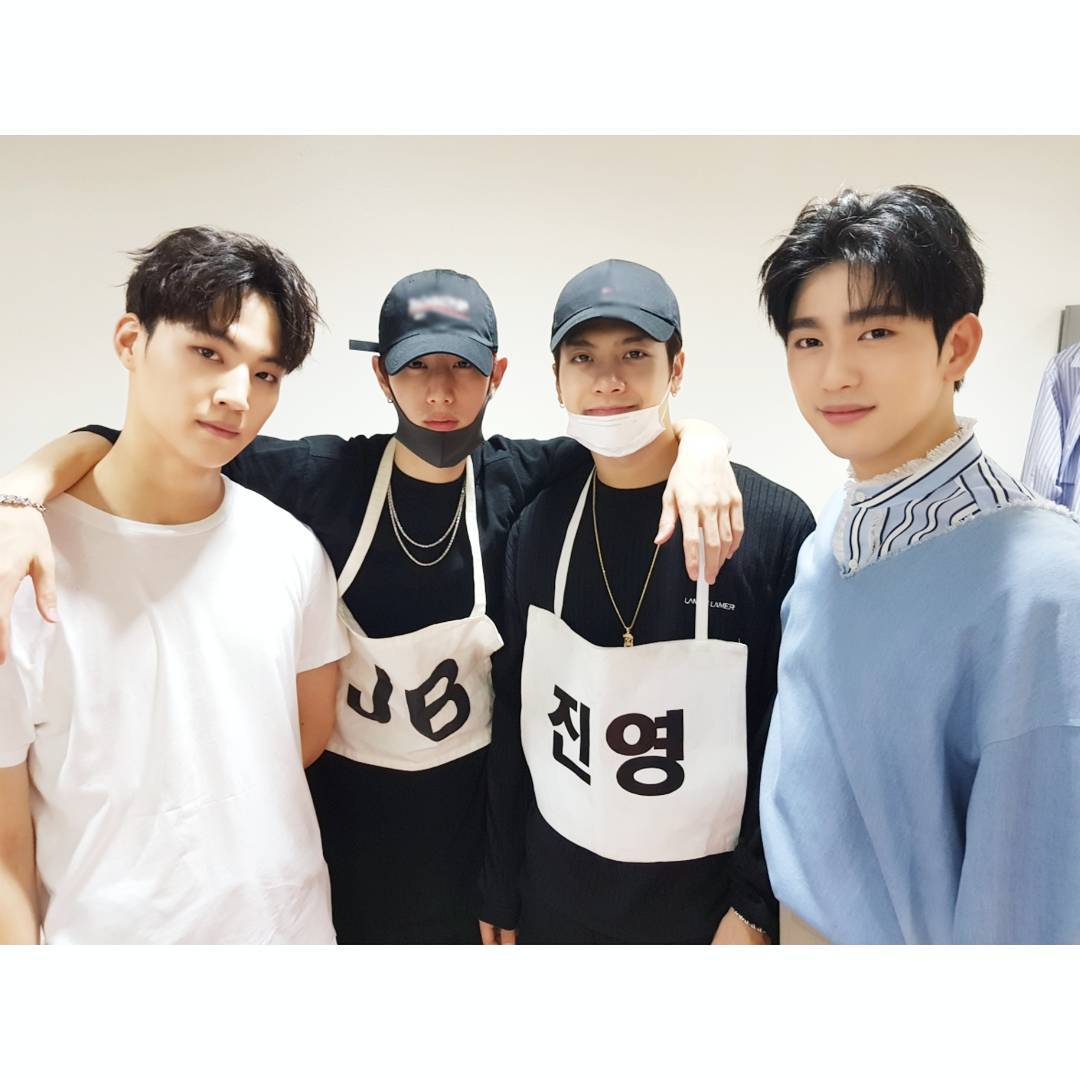 GOT7Indonesia's tweet photo. [PIC] 170827 JYPE IG - #JJProject #Mark #Jackson
"Thanks to everyone for the past 4 weeks. Being happy everyday"
https://t.co/oqgztAQW6a
(A) https://t.co/yfUHB7cwS9
