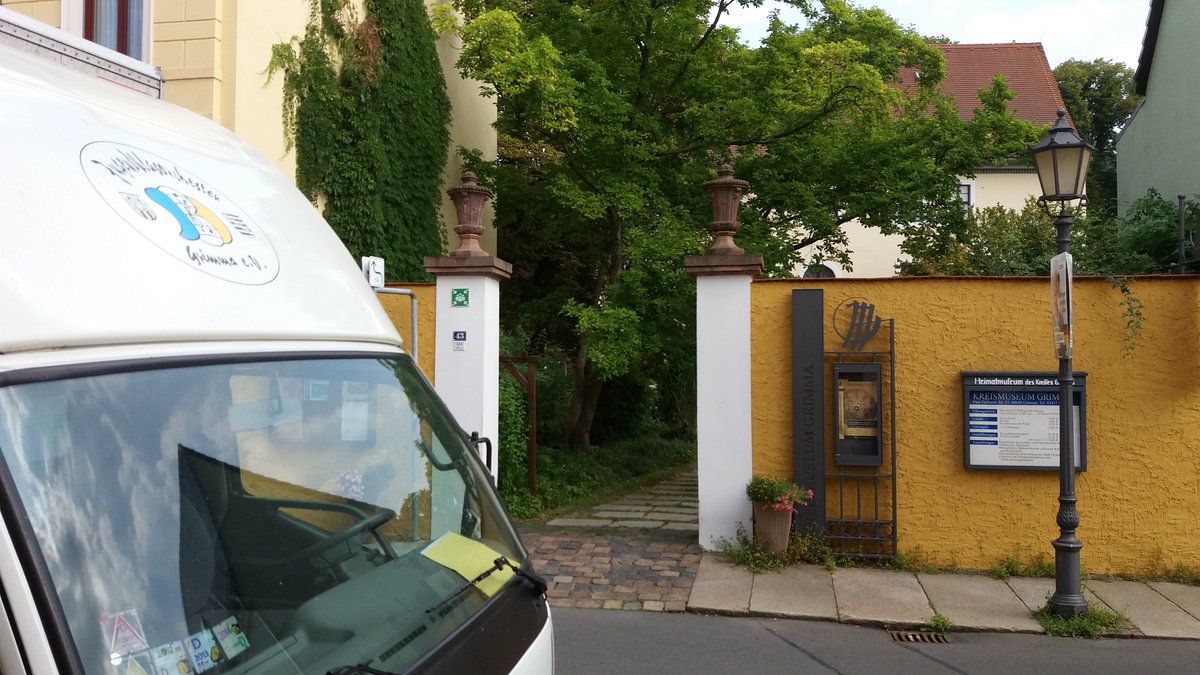 JBOGrimma's tweet photo. Das #JBOGRM mal wieder in #Marschformation. Eröffnung der #Sonderausstellung im #Kreismuseum @StadtGrimma
#Heimatmuseum #Schützenscheiben https://t.co/cOizl2ai17