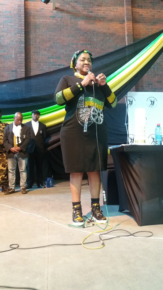 The President of the #ANCWL Cde Bathabile Dlamini introduces the keynote speaker <a href="/DlaminiZuma/">Dr Nkosazana Dlamini Zuma</a> at #MKVA Khuluma Mkhonto program in Pimville