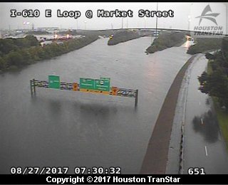 webberweather's tweet photo. IH-610 east loop @ Market Street already under several feet of water, nearly covering the tops of the interstate signs #Harvey #houstonflood https://t.co/MklgBPqdPY