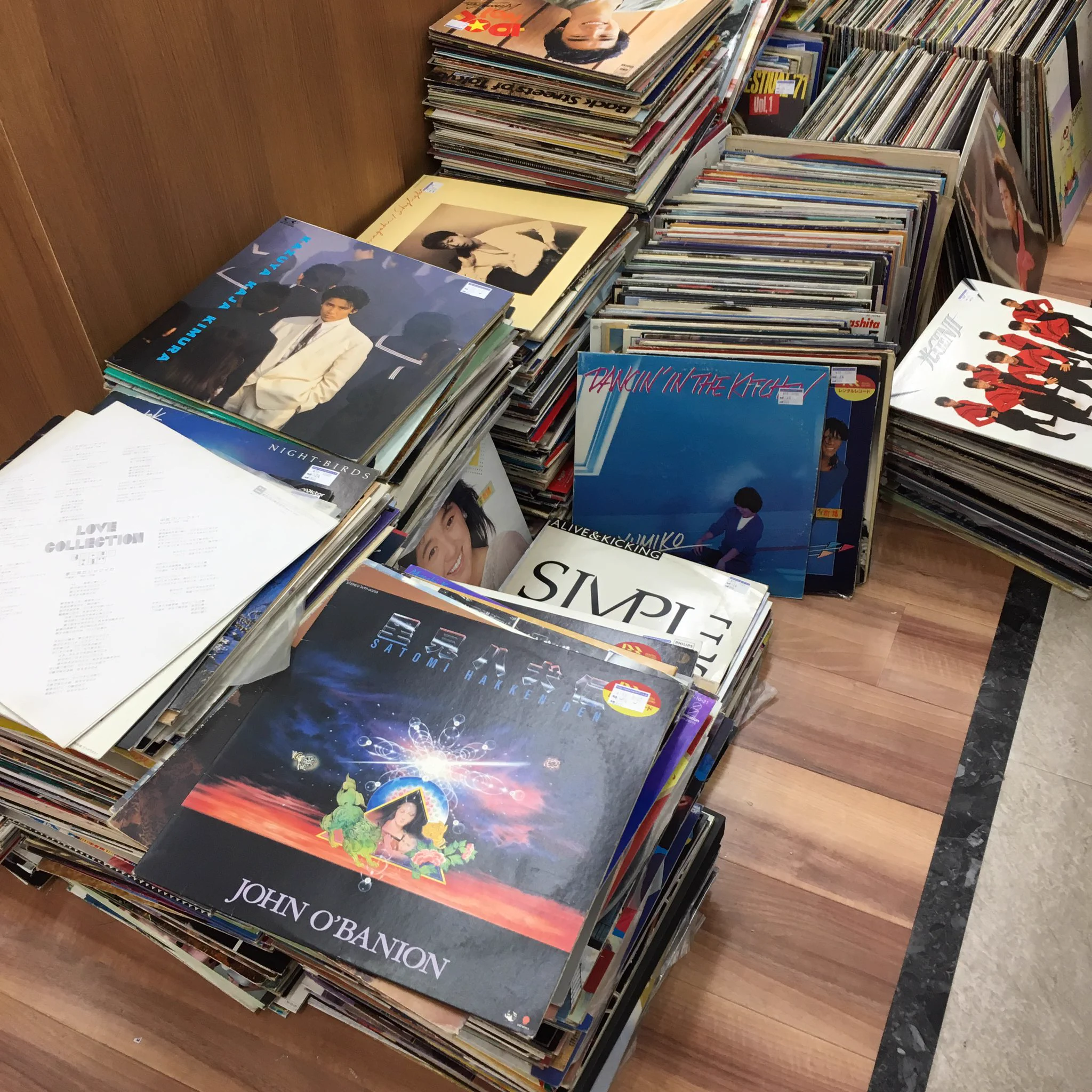 骨董品の値段が上がる理由ｗリサイクルショップの店員がレコードの帯を廃棄ｗｗｗ
