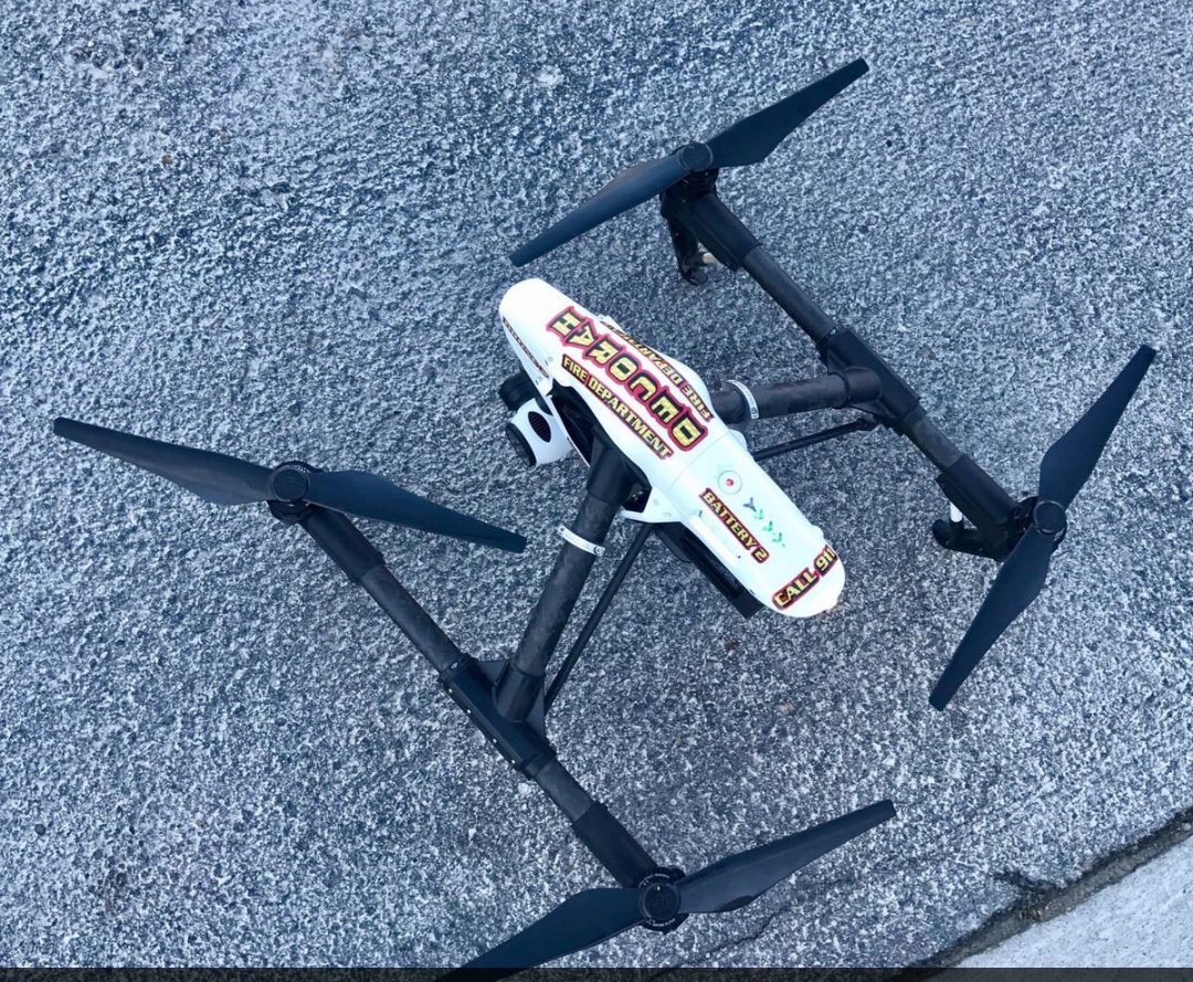 #Firemen #rescue 6 women using a radio delivered to them by a #drone  

#UAV #drones #UAS #SearchAndRescue 
buff.ly/2vAcuCg