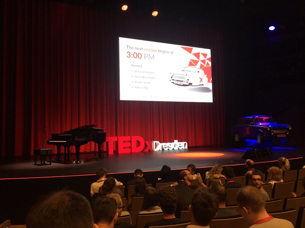 Gleich starten die ersten Talks und ich bin schon sehr gespannt! Die Location überzeugt auf jeden Fall! #TEDxDD <a href="/SODresden/">Staatsoperette</a>
