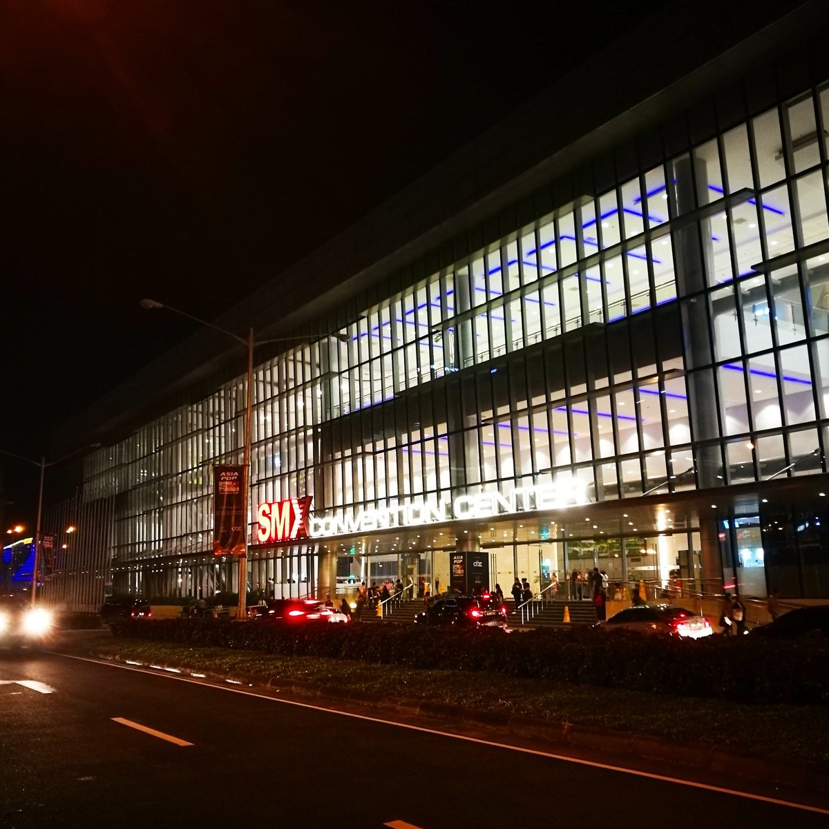 AsiaPOPComicon's tweet photo. We are calling it a night here at the SMX Convention Center! Big thanks to everyone who went out their way and made this event a success! ✨ https://t.co/5eg6IABgbn