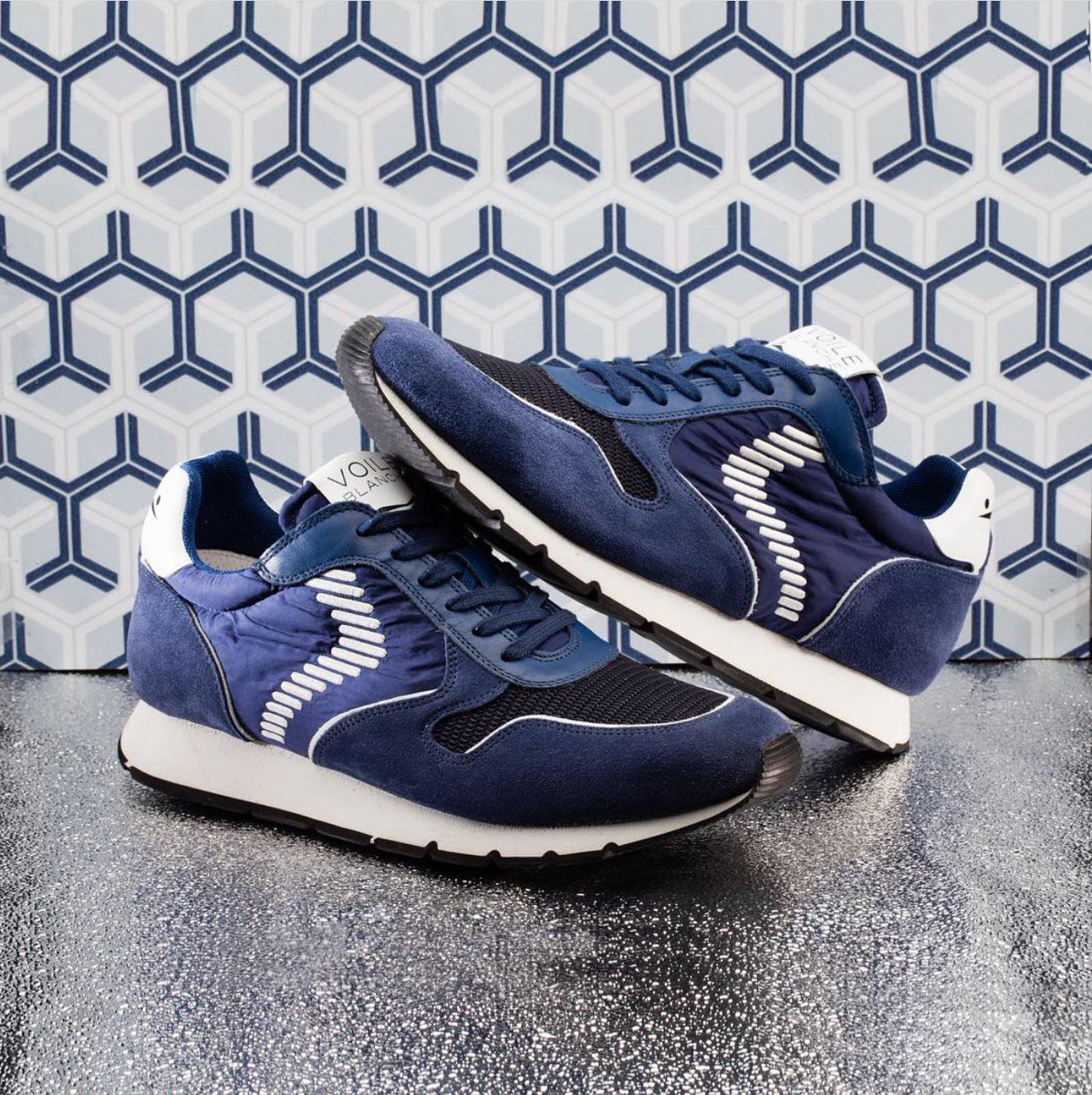 VoileBlanche_'s tweet photo. Here’s the perfect sneakers for a summer warmup.  

Take a look. https://t.co/LuX5ncDpiY https://t.co/9RDLEAh7wT